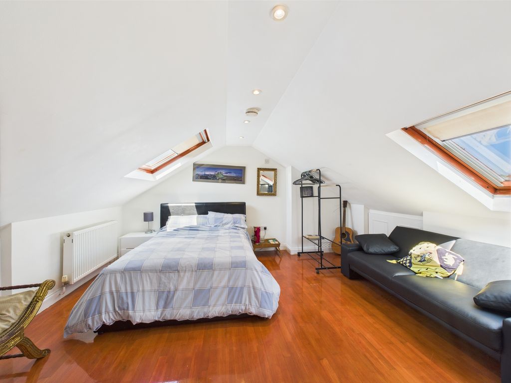 Property photo 1 of 8 Cam03519G0-Pr0264-Still001