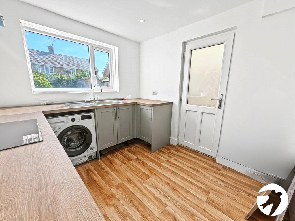 Property photo 3 of 14 Picture No. 18