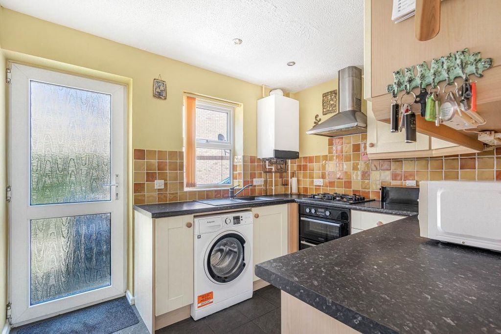 Property photo 3 of 21 Kitchen 2 .Jpg
