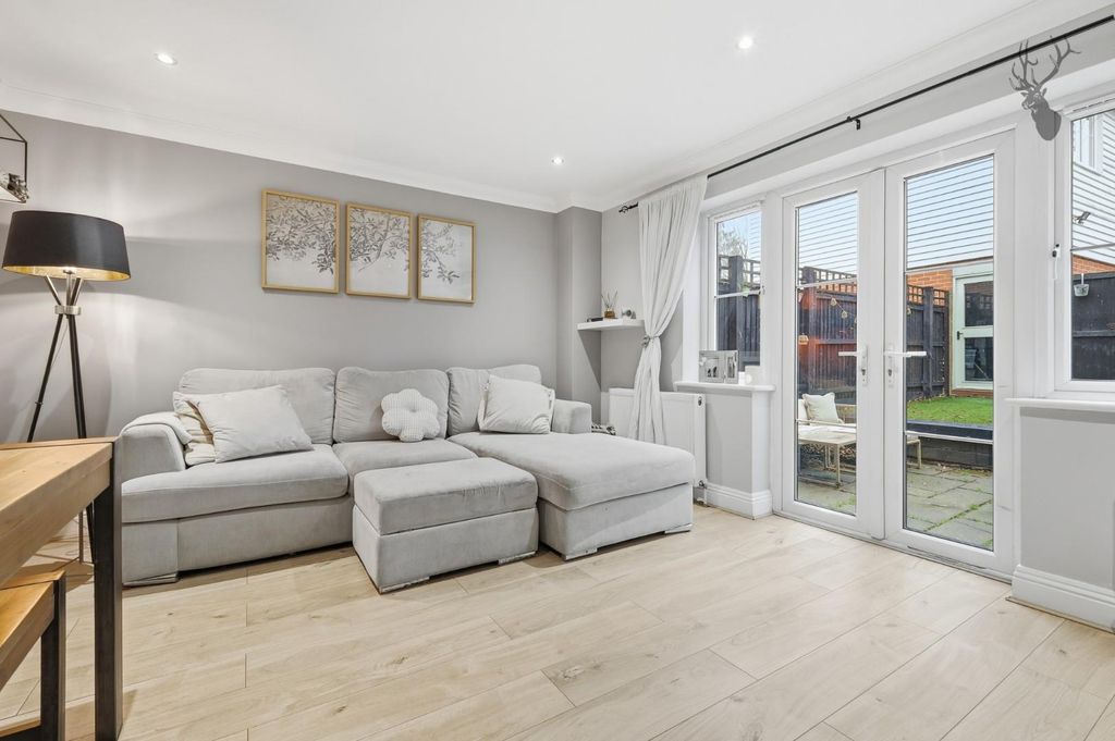 Property photo 2 of 19