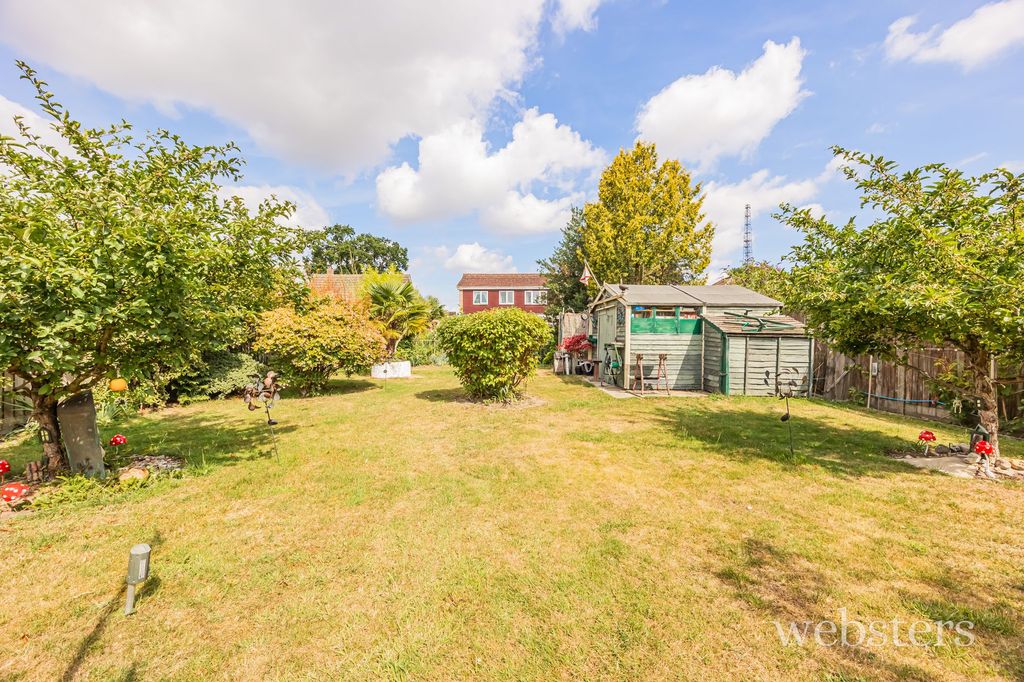 Property photo 2 of 27