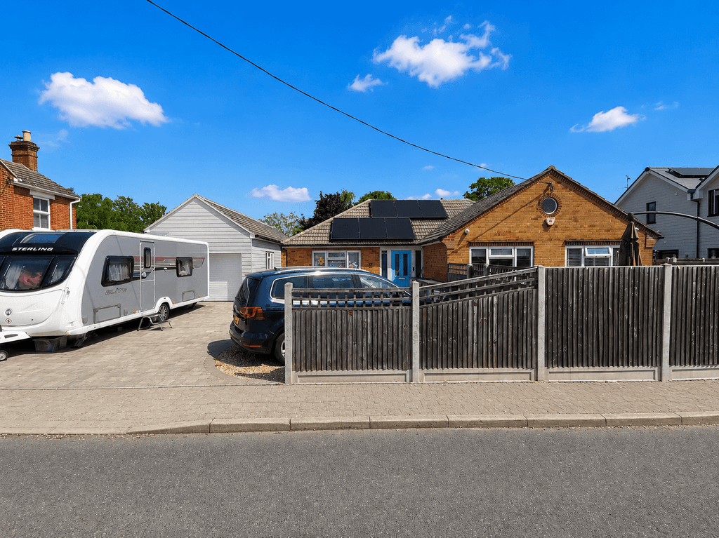 Property photo 1 of 13 3 Bed Bungalow For Sale New Captains Road, West Mersea Co5