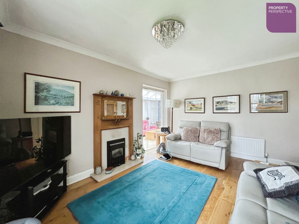 Property photo 3 of 18 Living Room