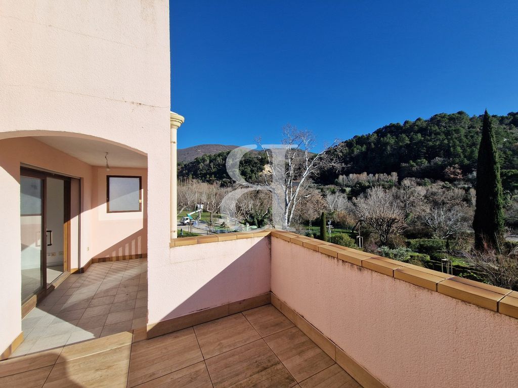 Property photo 1 of 11 Main Exterior View