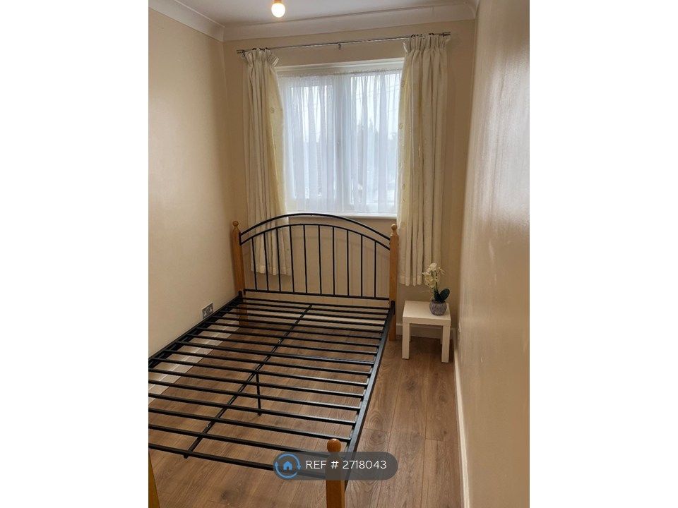 Property photo 1 of 10 Bedroom