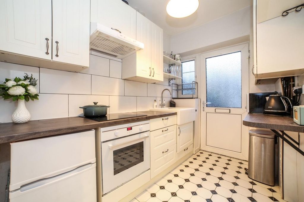 Property photo 2 of 12 Brixton Kitchen .Jpeg