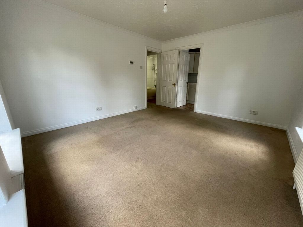 Property photo 3 of 9 Living Room
