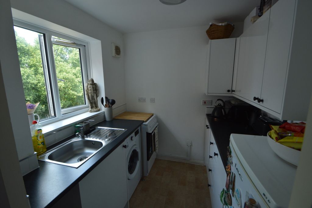 Property photo 3 of 5 Kitchen