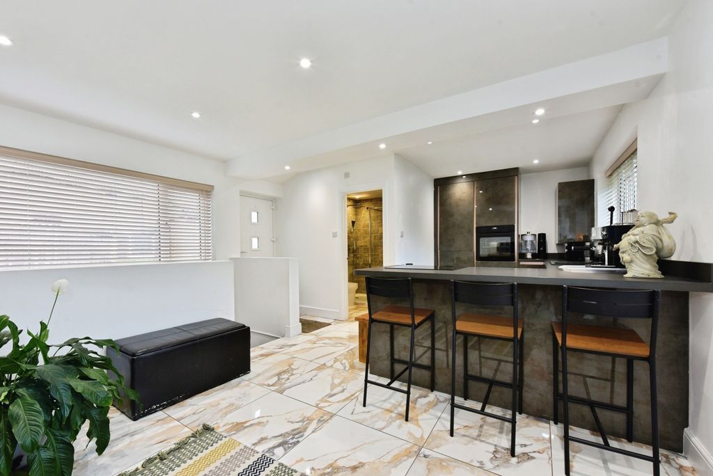 Property photo 3 of 20 Pbox-Img.Jpg
