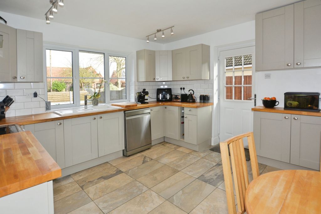 Property photo 2 of 31 93834Ad3-Kitchen 20- 20Breakfast 20Room