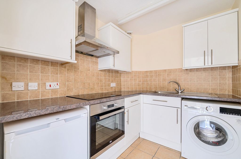 Property photo 2 of 14 1364052-14-68E4E3...