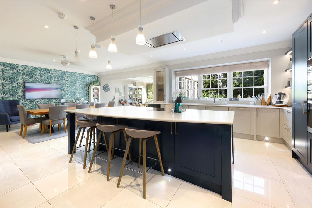 Property photo 2 of 24 Image