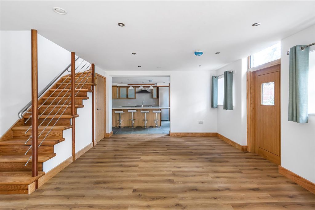 Property photo 3 of 24