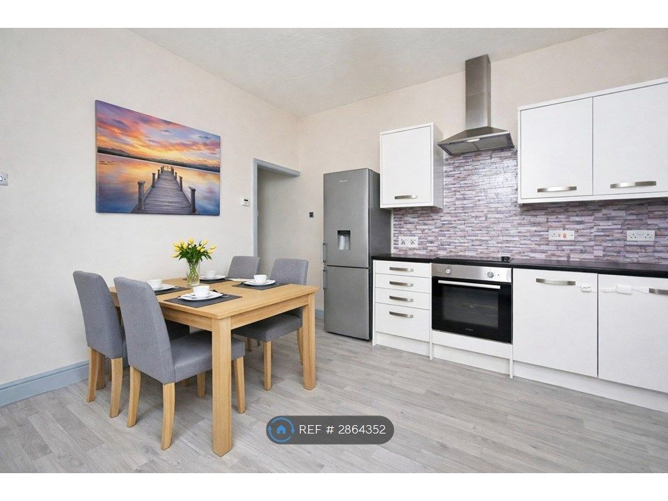 Property photo 2 of 9 Kitchen Photo 1