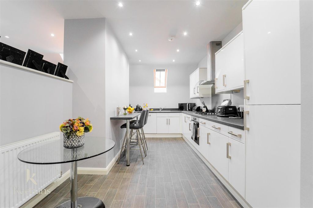 Property photo 2 of 13 Oak-7.Jpg