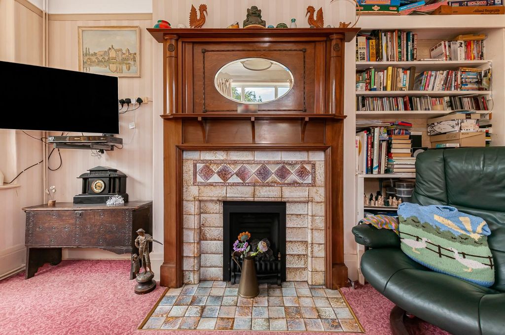 Property photo 2 of 20 Lounge