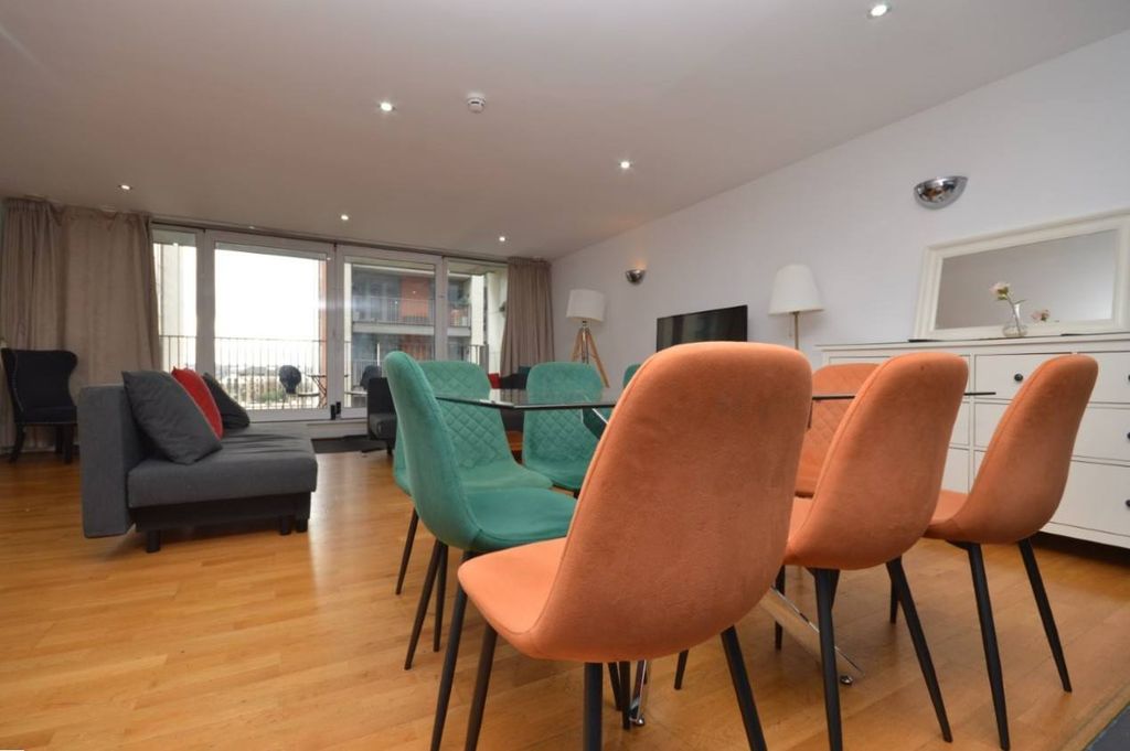 Property photo 1 of 16 3 Double Bedroom Apartment To Rent