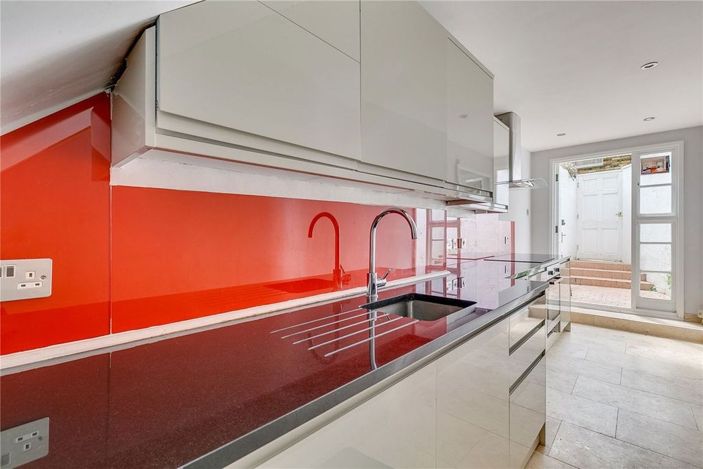 Property photo 1 of 5