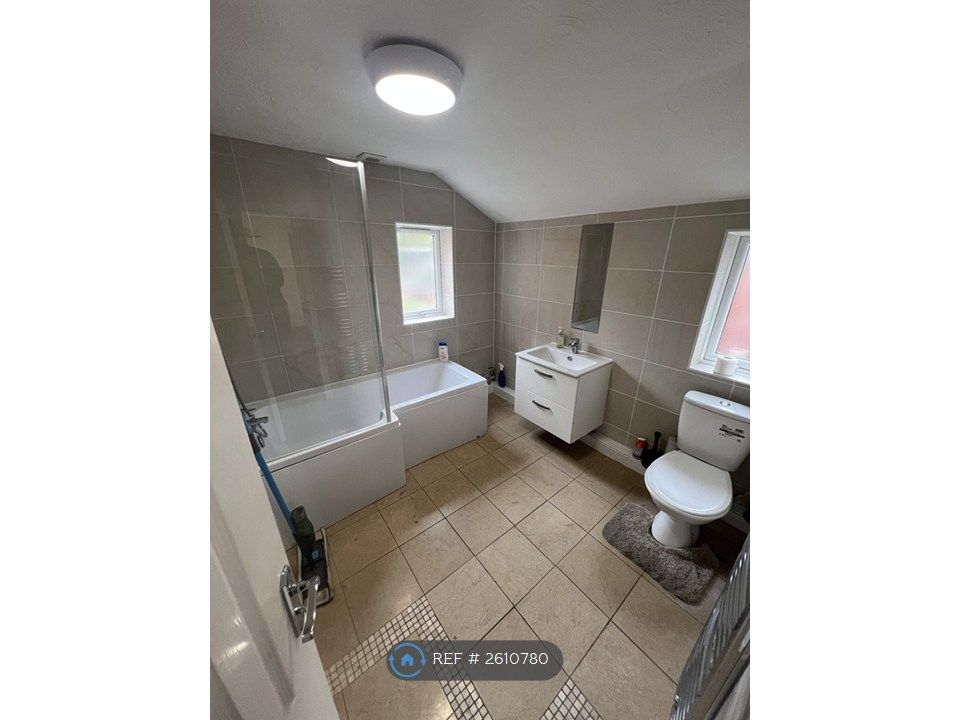 Property photo 3 of 18 Bathroom