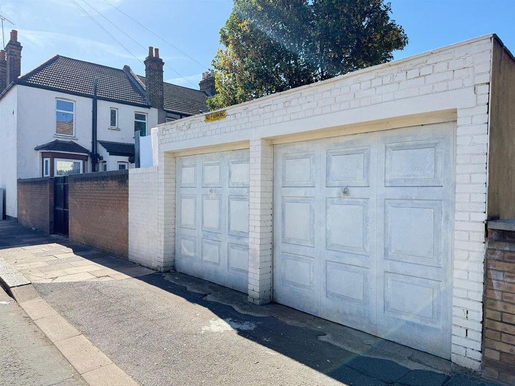 Property photo 2 of 23 Garage
