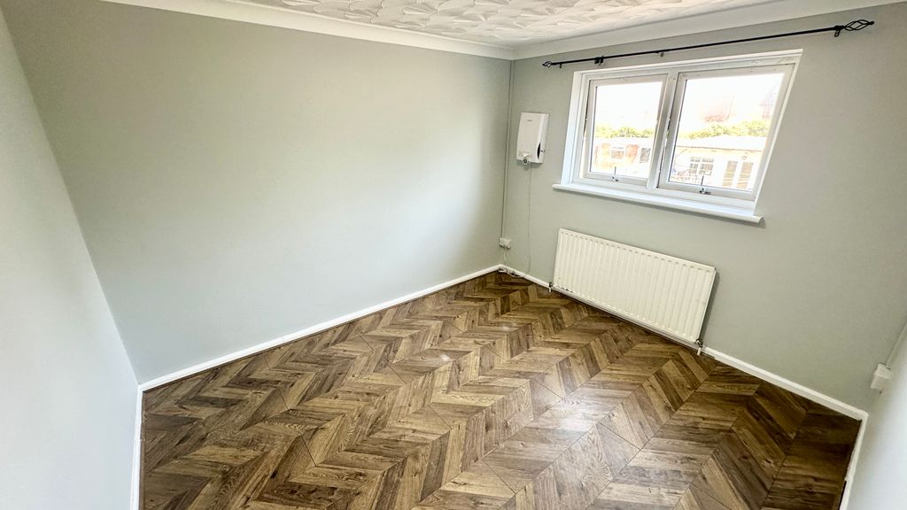 Property photo 1 of 3