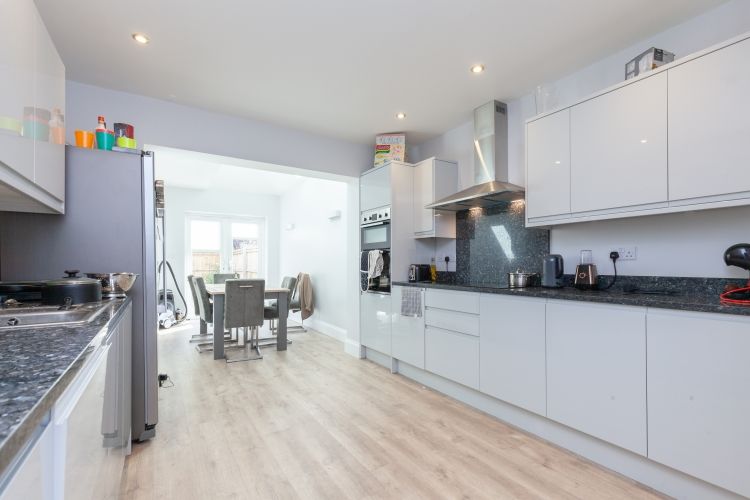 Property photo 1 of 5 206652