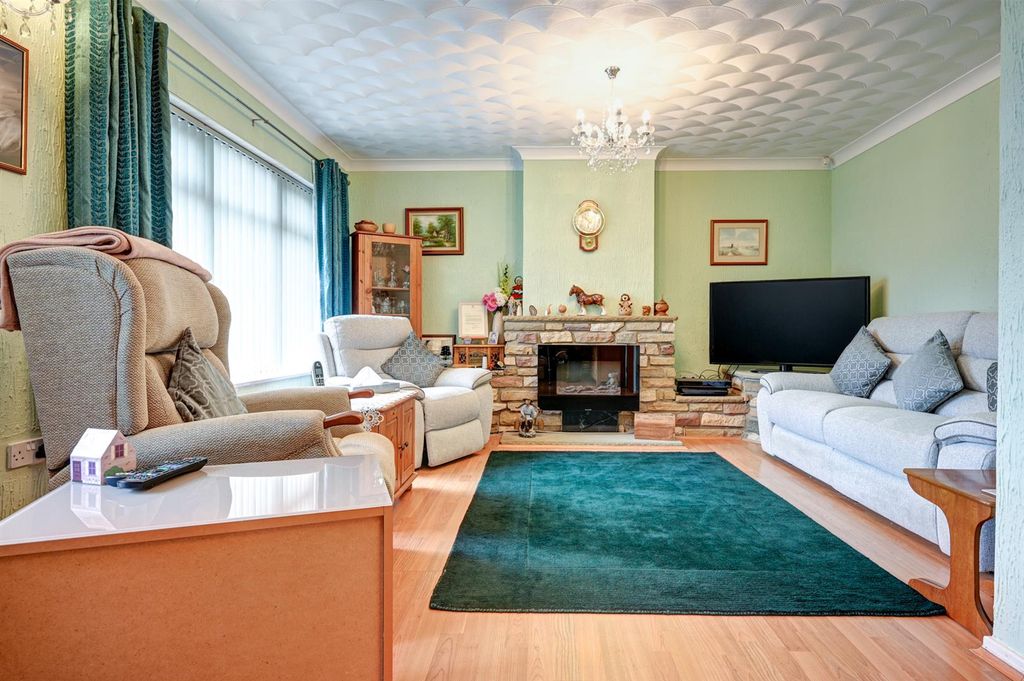 Property photo 3 of 12 Lounge (1).Jpg