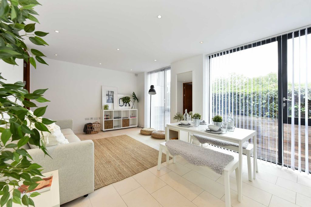 Property photo 3 of 9 Photo