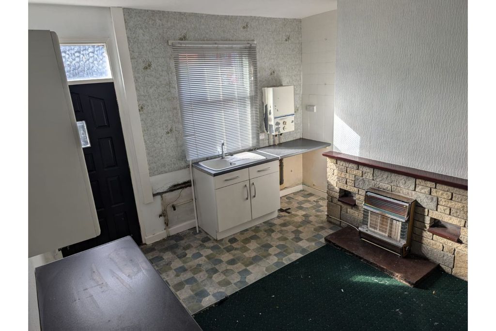Property photo 3 of 12