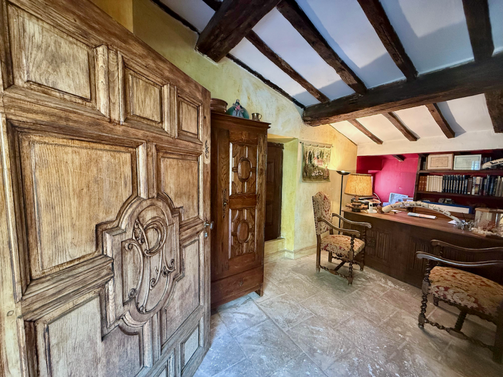 Property photo 2 of 11