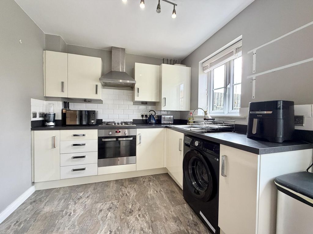 Property photo 2 of 18 Kitchen