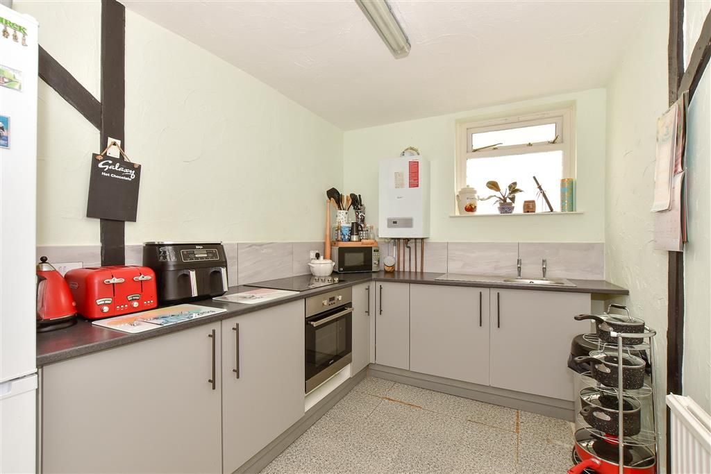 Property photo 2 of 10 Kitchen