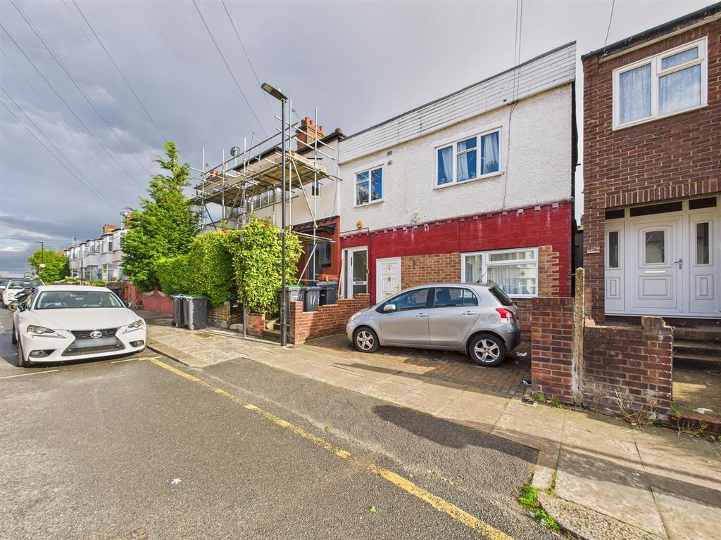 Property photo 1 of 17 Cam01358G0-Pr0181-Still026.Jpg