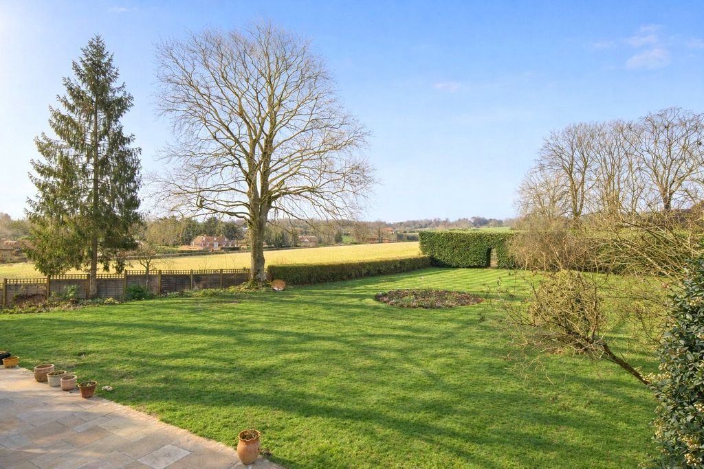 Property photo 2 of 23 Garden