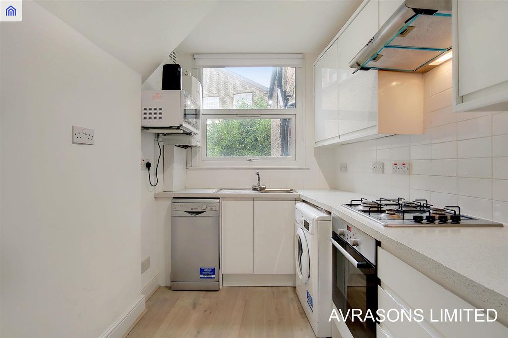 Property photo 2 of 8 Kitchen