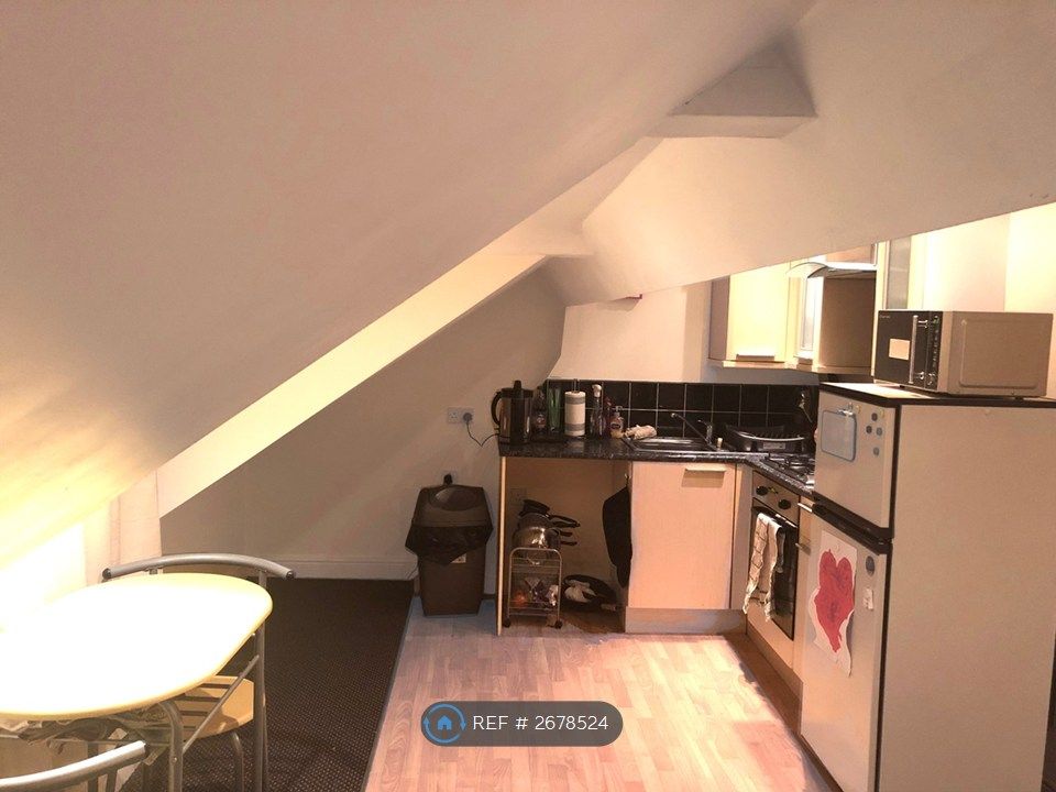 Property photo 2 of 7 Kitchen