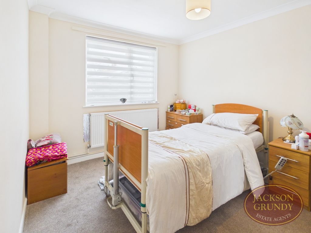 Property photo 3 of 7 Park Lane