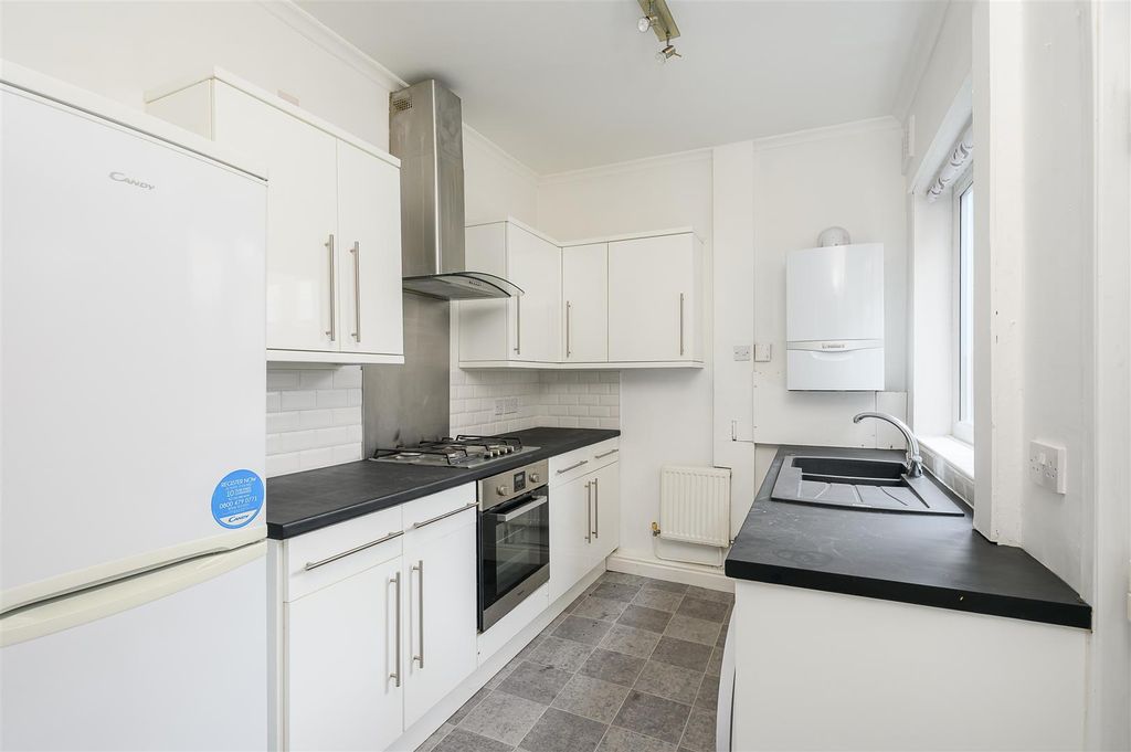 Property photo 3 of 12 Kitchen