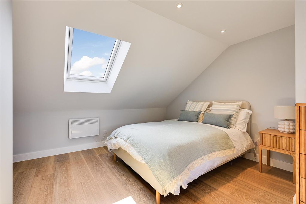 Property photo 3 of 19 Img (48).Jpg