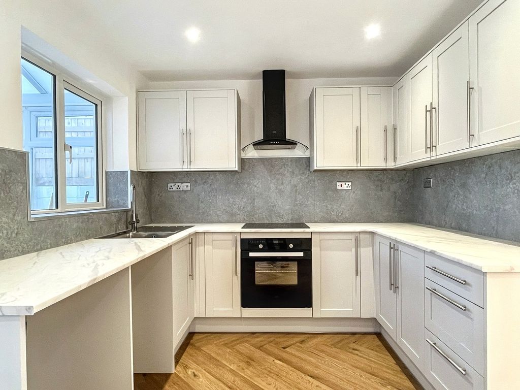 Property photo 2 of 11 Not Specified