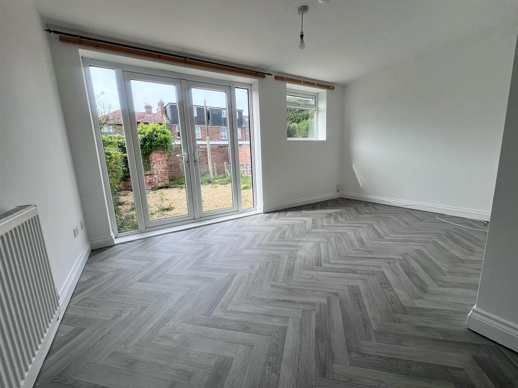 Property photo 2 of 14 Lounge 2.Jpg