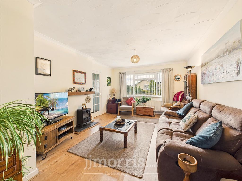 Property photo 3 of 27 Lounge/Diner