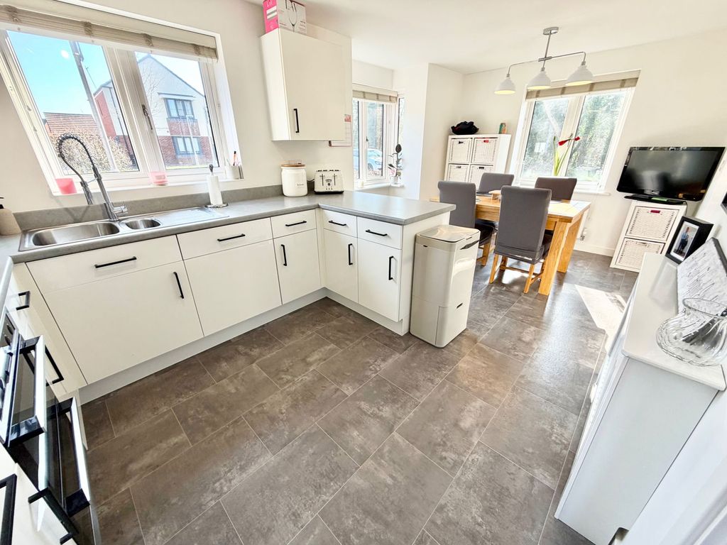 Property photo 2 of 34