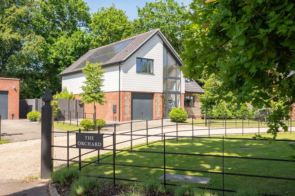 Property photo 1 of 17 2Theorchard,Holtroad,Fakenham-3