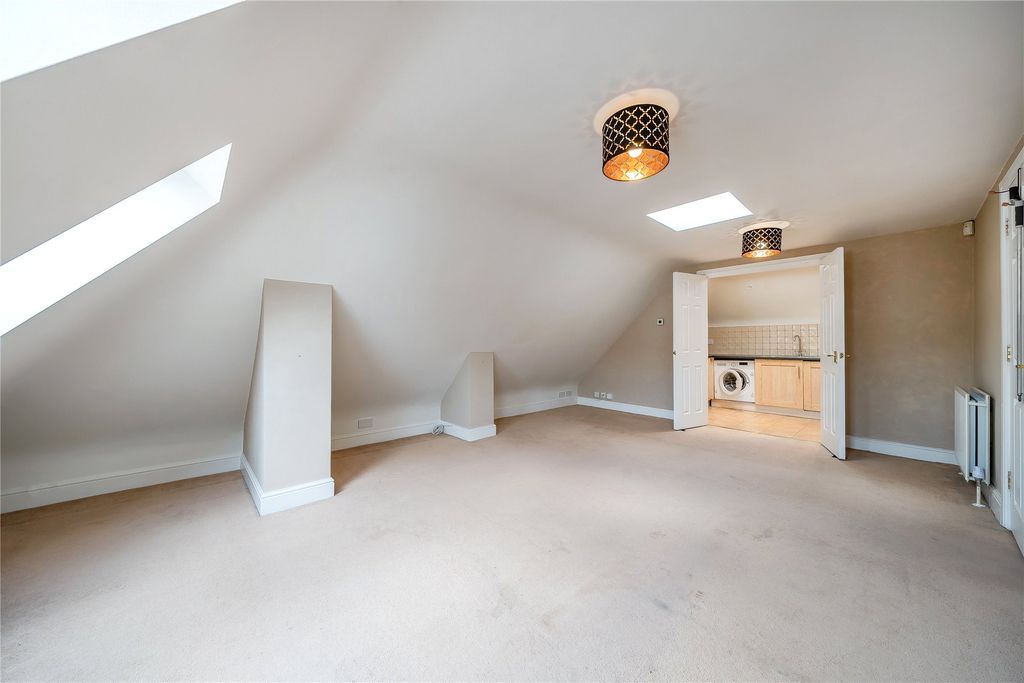 Property photo 2 of 14 Picture No. 12
