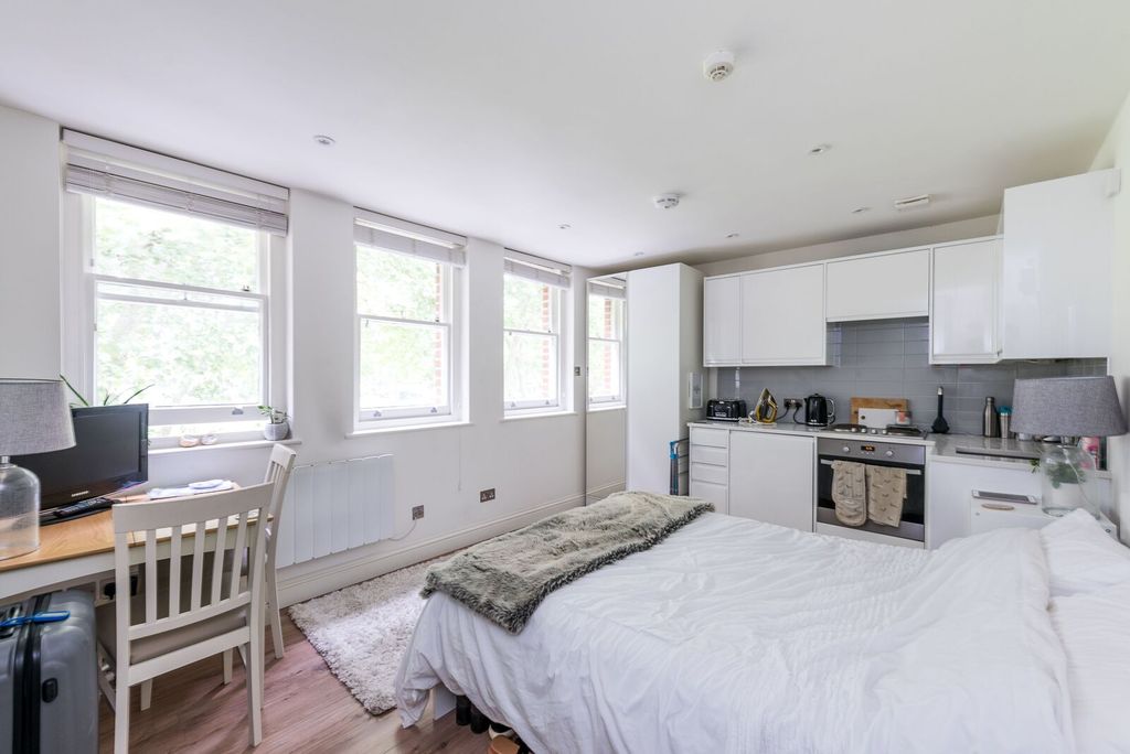 Property photo 1 of 3