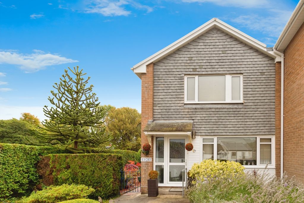 Property photo 1 of 17 Front Aspect