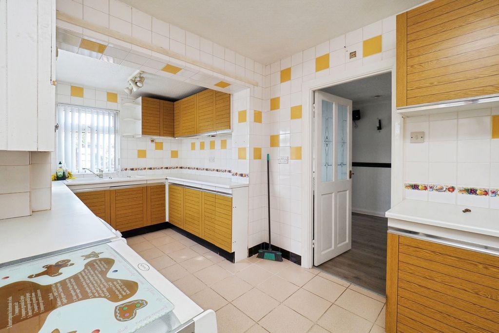 Property photo 3 of 17 Fitted Ext. Kitchen