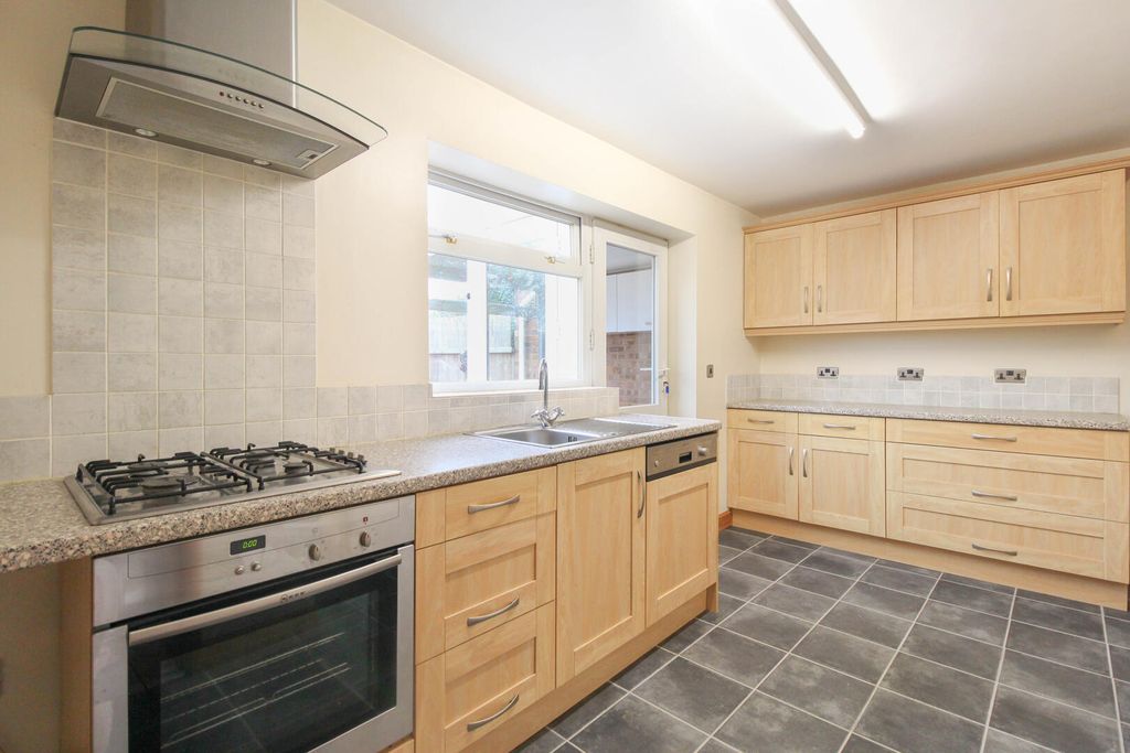 Property photo 3 of 12 Kitchen