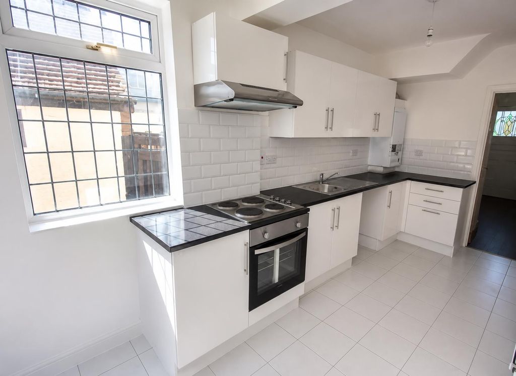 Property photo 3 of 5 Kitchen